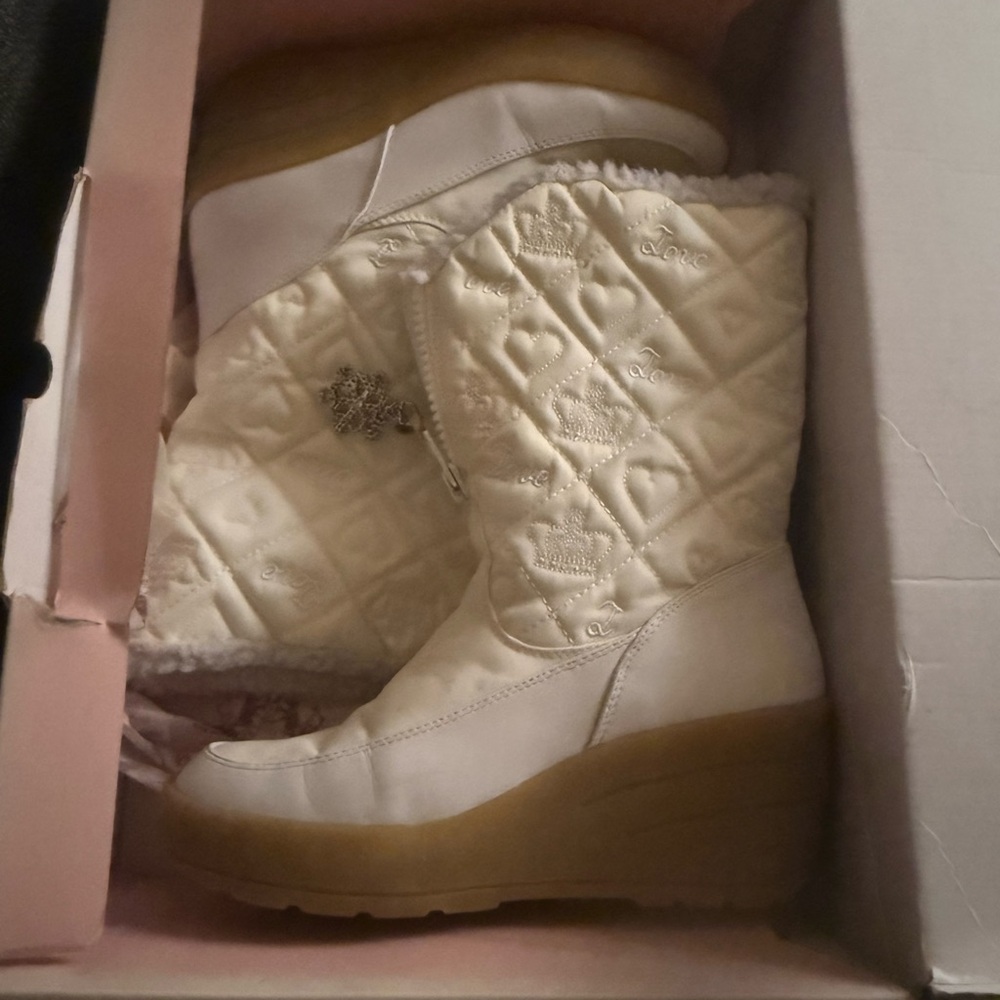 Juicy Couture Quilted Cream Wedge Winter Boots with Embroidered Hearts